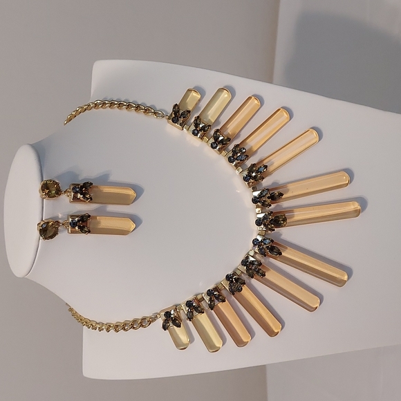 Ann Taylor Jewelry - Ann Taylor Statement Necklace NEW